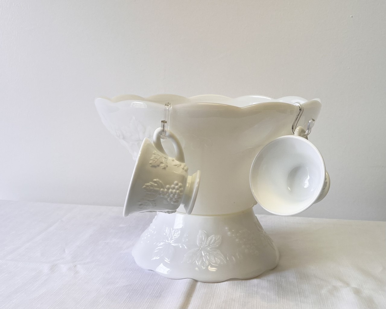 Milkglass Punch Bowl with 15 cups Milkglass Punch Bowl with 15 cups